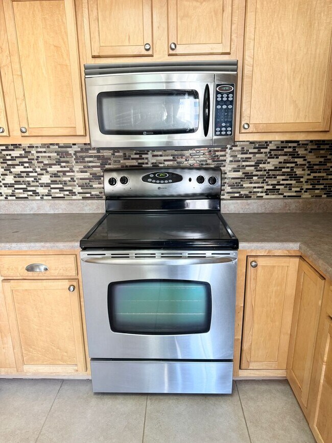 Building Photo - Amazing 2 Bedroom/2 Bath Condo!  Top Level Corner Unit with Spectacular Amenities!