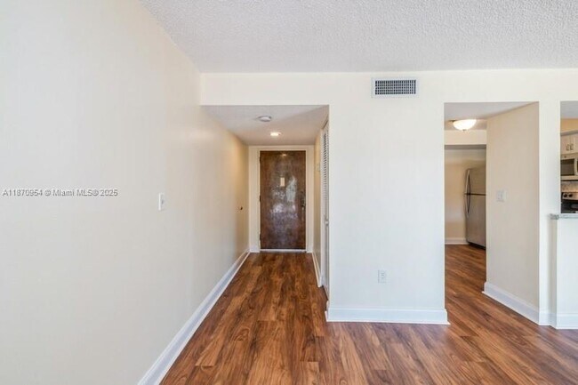 Building Photo - 8860 SW 123rd Ct