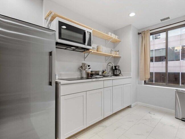 Building Photo - 1020 16th St NW