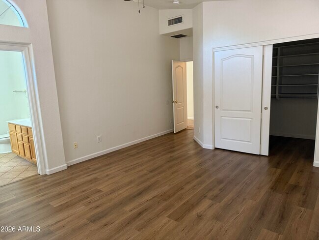 Building Photo - 10308 W Jessie Ln