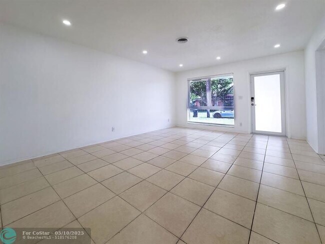 Building Photo - 928 Orange Isle