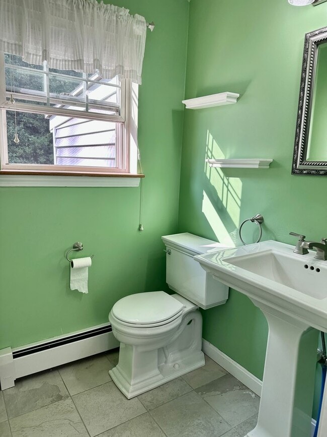 Building Photo - Like New 3BR, 1.5 bathroom Colonial For Rent
