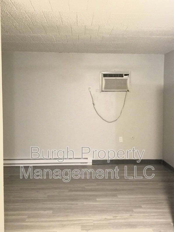 Building Photo - 634 Southcrest Dr