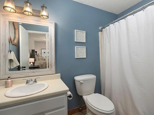 Building Photo - 3 Bed 2 Bath 2 Car Garage Available Now!!!