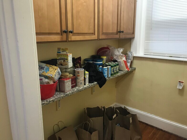 Building Photo - 2 Hillside St