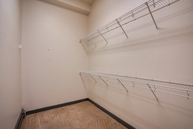 Building Photo - Spacious Newport Loft