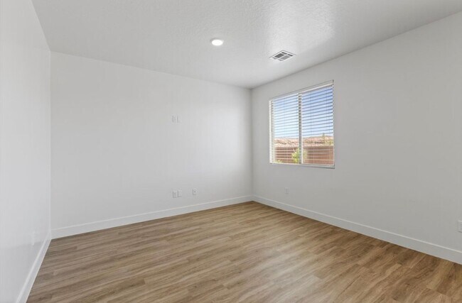 Building Photo - 5868 S Mythical Ln