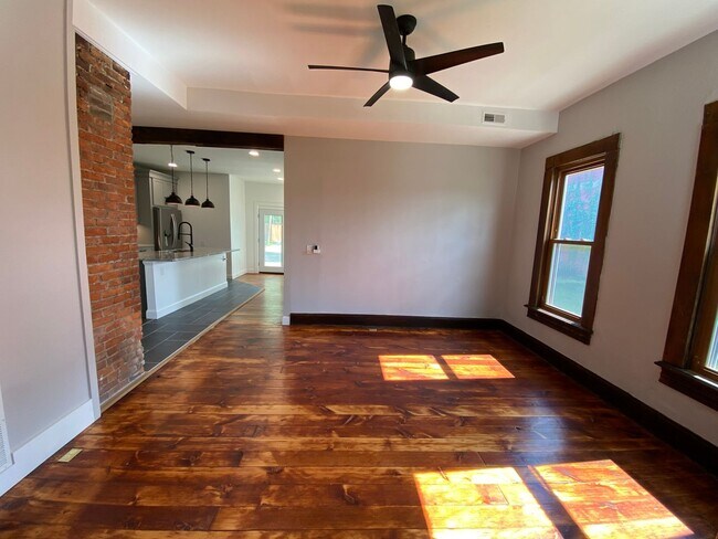 Building Photo - Renovated House in the Old North!
