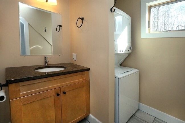 Building Photo - 12 Warren Ave