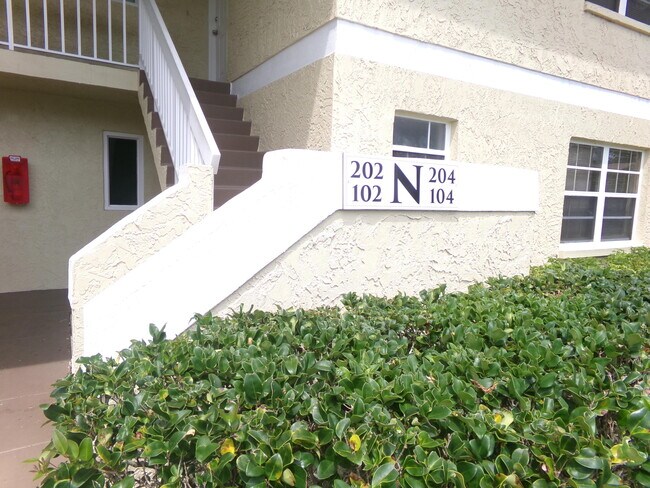Building Photo - 1554 SE Royal Green Cir