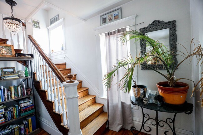 Building Photo - 670 Jones Ave