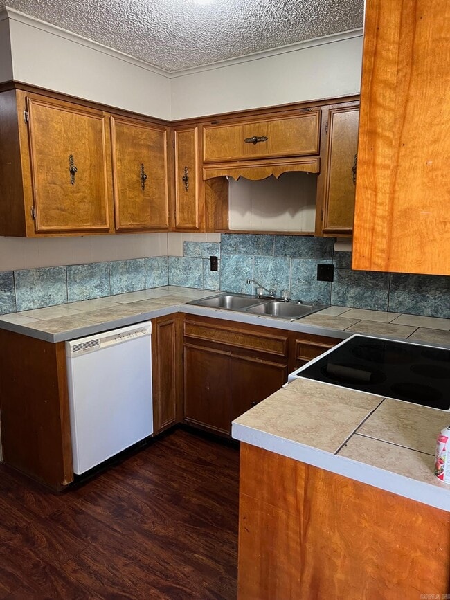 Building Photo - 213 Oak Ln