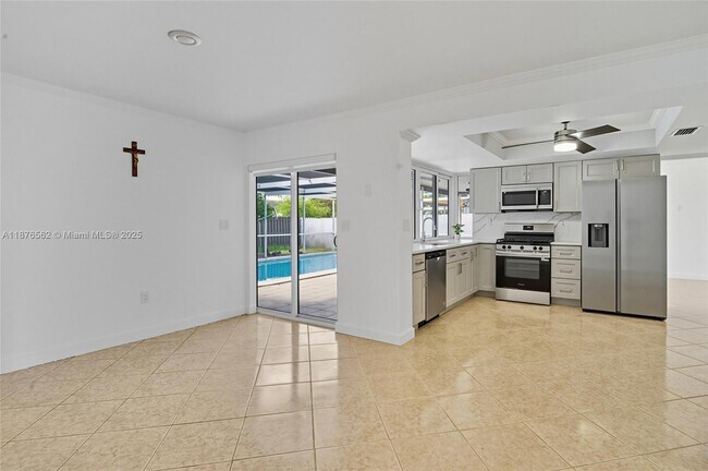 Building Photo - 9710 Sunset Strip