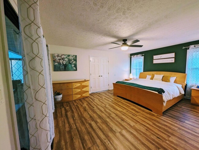 Building Photo - 1303 Colony Dr