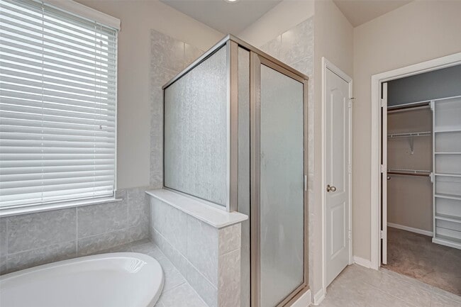 Building Photo - 2111 Post Oak Ct
