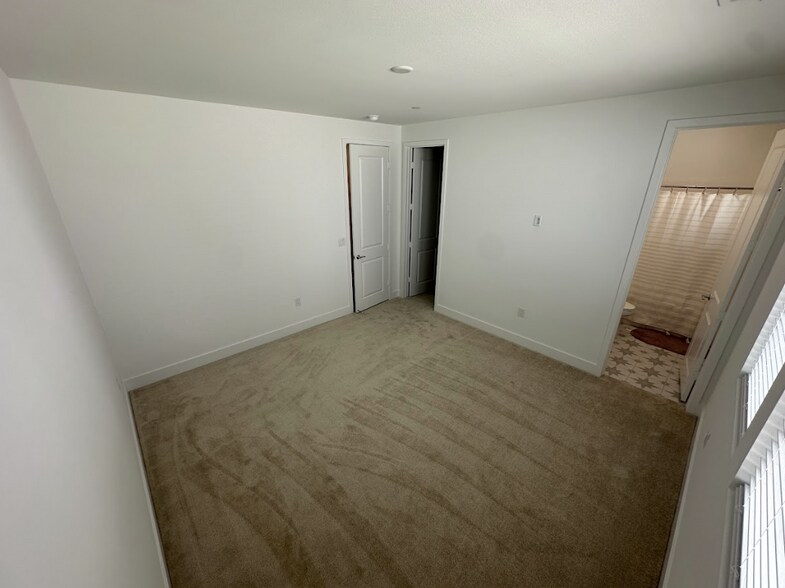 Building Photo - 24392 Calle La Roca