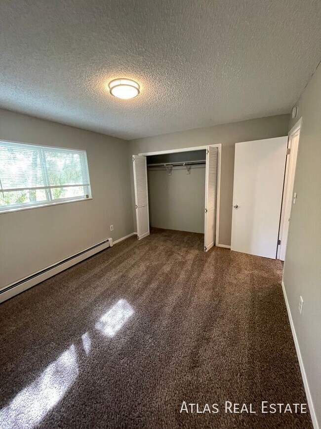 Building Photo - 415 St Vrain Pl