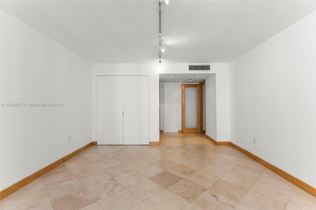 Building Photo - 11 Island Ave