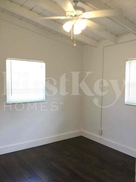 Building Photo - 1608 NW 15th Ct