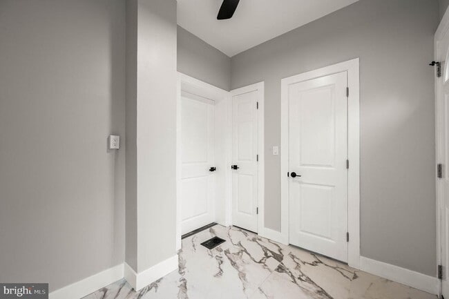 Building Photo - 5113 W Thompson St