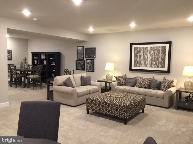 Building Photo - 503 Cliff Ln