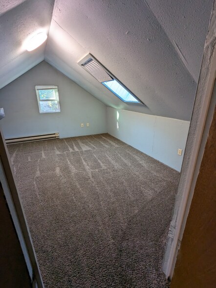 Building Photo - 1220 SW E Ave
