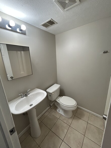 Bathroom 2 - 618 Maplewood Ave