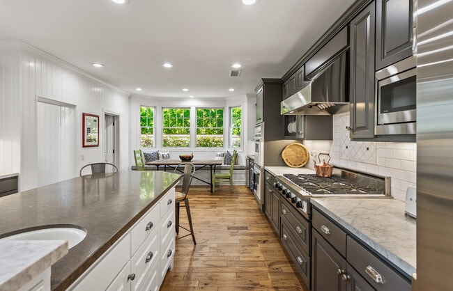 Building Photo - 13 Cape Danbury