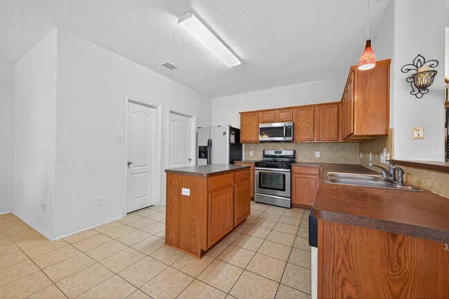 Building Photo - 21583 Rose Mill Dr