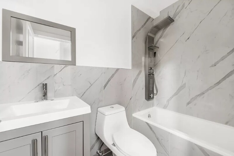 Building Photo - 694 E 38th St