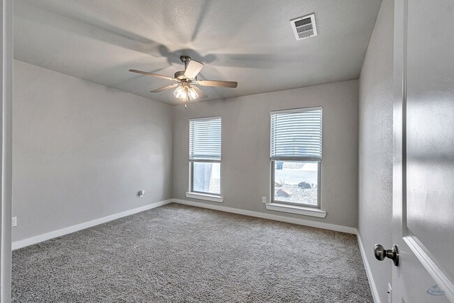 Building Photo - 1303 Red Cliff Ave