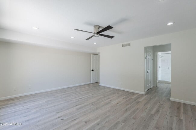 Building Photo - 8338 E San Rafael Dr