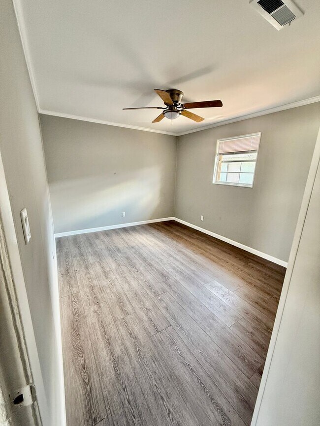 Building Photo - 5324 Pinetree Ave