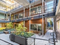 Building Photo - 121 12th Ave E