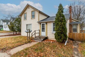 Building Photo - Updated 3-Bedroom Townhouse-Style Duplex with Modern Kitchen & Bath – Pets Welcome!