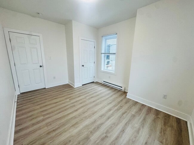 Building Photo - Beautiful 3b/1.5bth House ! Section 8 Only