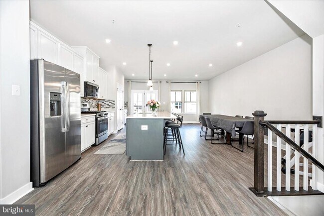 Building Photo - 6042 Fallfish Ct