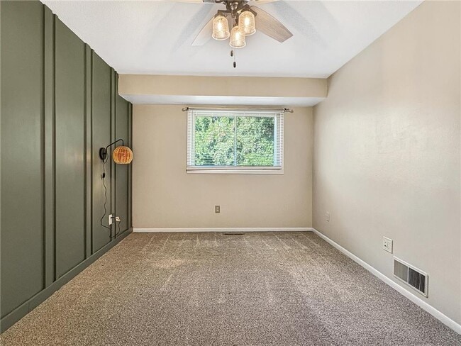 Building Photo - 7592 Zinnia Way N