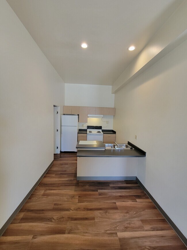 Building Photo - 103 N Wisconsin St