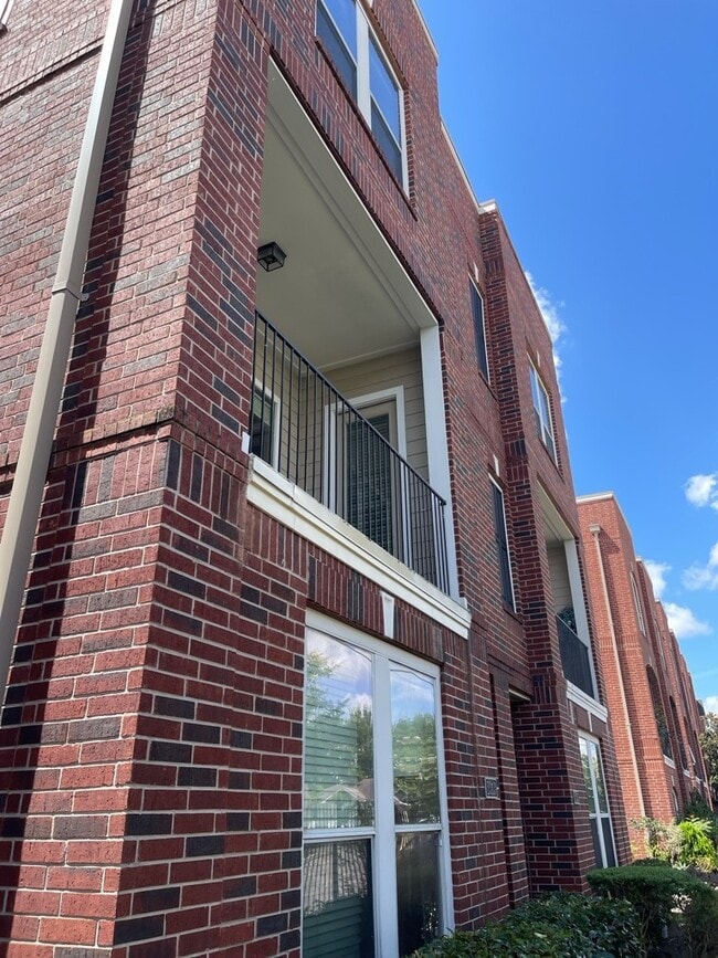 Primary Photo - 2313 Hutchins St