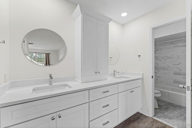 Building Photo - 408 Pine Tree Ct