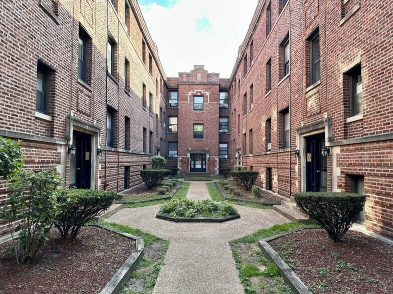 Primary Photo - 931 W Sunnyside Ave
