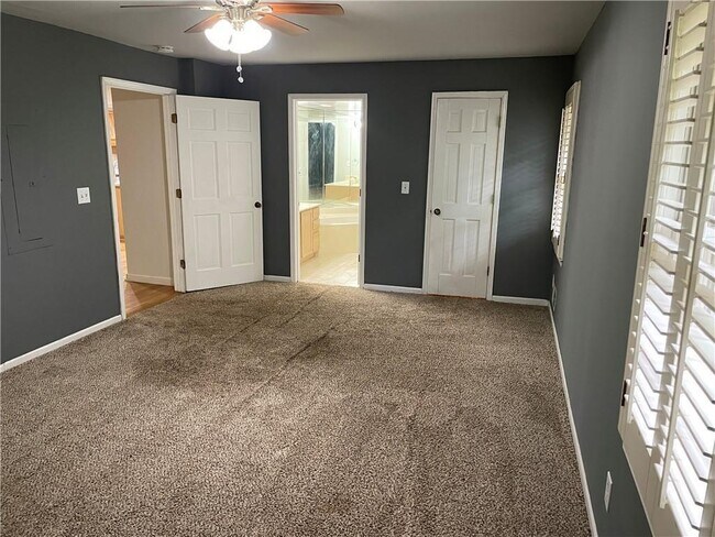 Building Photo - 682 E Morningside Dr NE