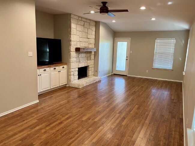Building Photo - Charming 4-Bedroom Home in South Austin’s ...
