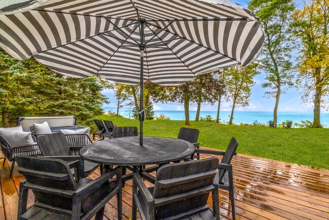 Building Photo - 10046 Sheridan Dr