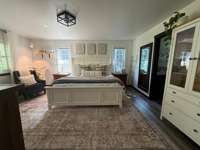 Building Photo - 301 Sandy Ridge Rd