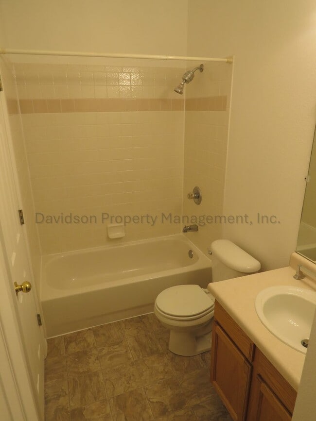 Building Photo - Charming 3 Bedroom Unit in Old Colorado City