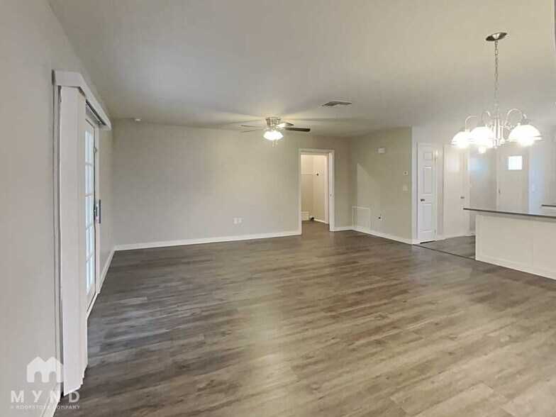 Building Photo - 8610 Sagewood Dr