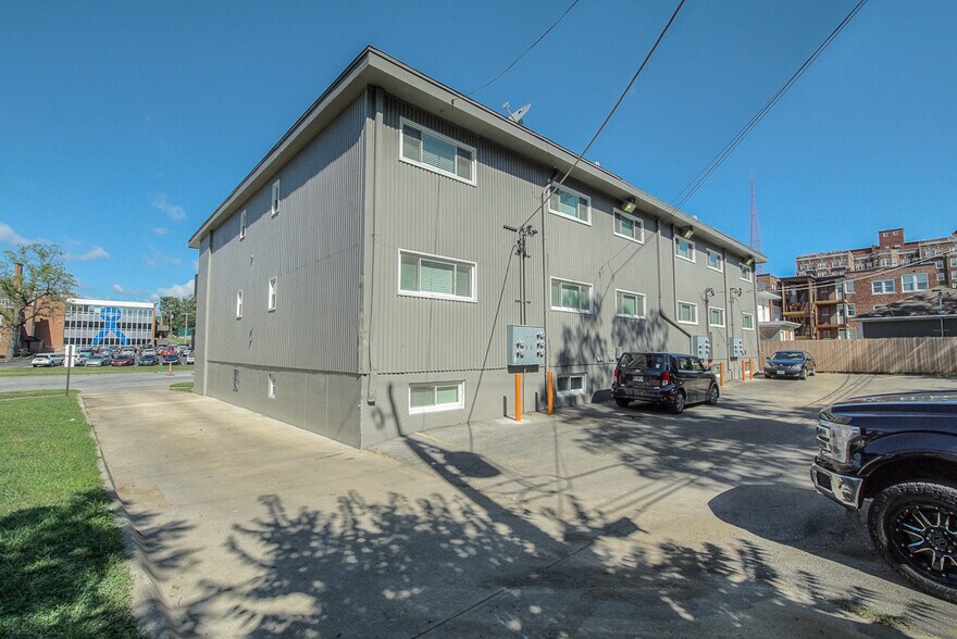 Building Photo - 3531 Gillham Rd