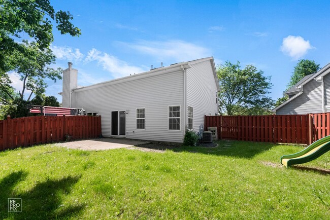 Building Photo - 2 Bedroom Townhome in Lakewood Village in ...